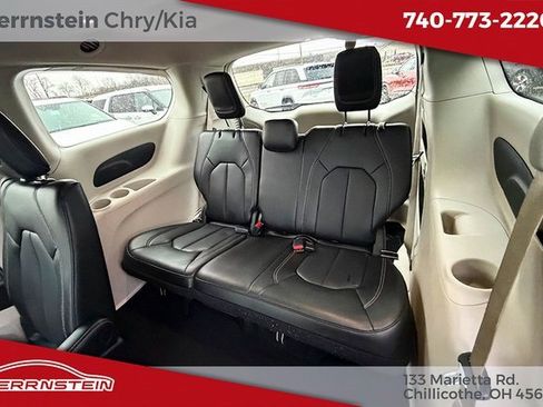 Used 2023 Chrysler Pacifica Touring-L w/ Road Tripper Package image 22