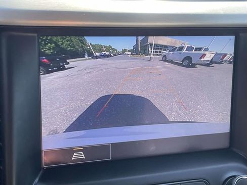 Used 2023 GMC Acadia SLT FWD image 29