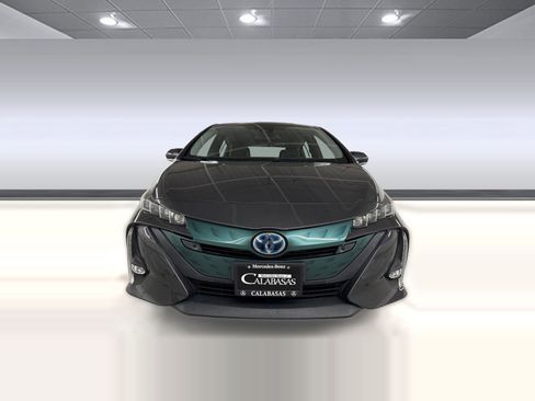 Used 2017 Toyota Prius Prime Advanced w/ Preferred Accessory Package FWD image 6