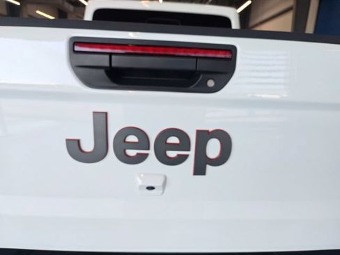 Used 2025 Jeep Gladiator Rubicon AWD/4WD image 29