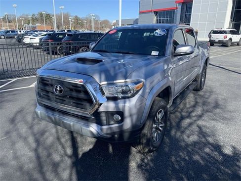 Certified 2016 Toyota Tacoma TRD Sport image 4