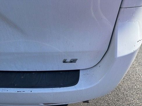 Used 2013 Toyota Sienna LE w/ Towing Pkg FWD image 12