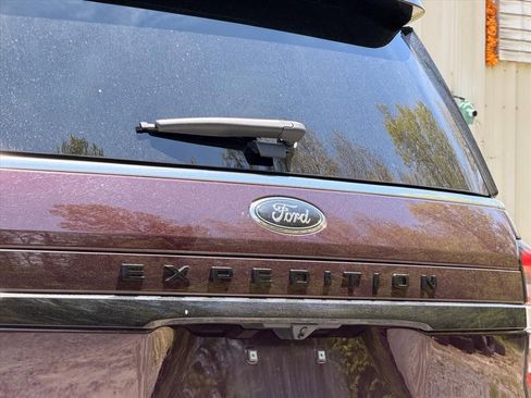 Used 2024 Ford Expedition Limited AWD/4WD image 23
