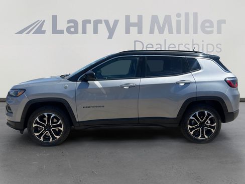 Certified 2024 Jeep Compass Limited w/ Sun and Sound Group AWD/4WD image 2