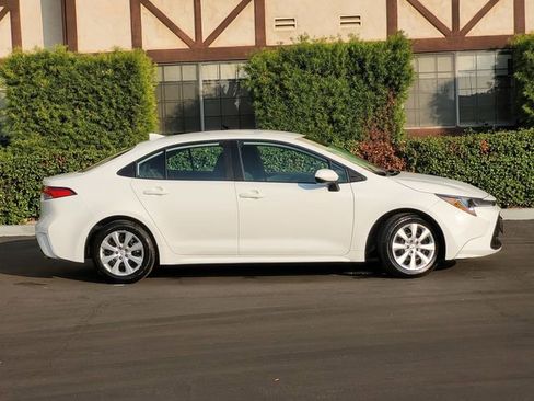 Used 2024 Toyota Corolla LE image 4