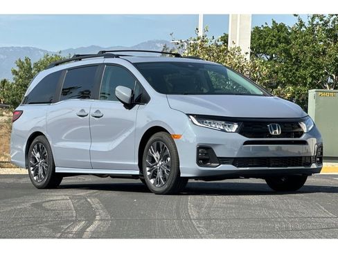 New 2026 Honda Odyssey Touring image 2