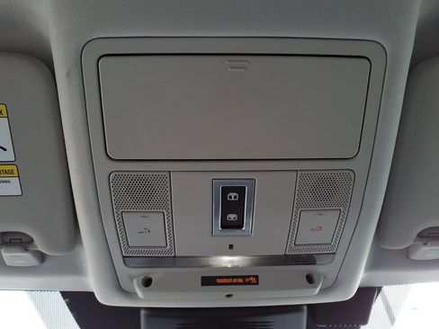 Used 2018 Land Rover Discovery Sport HSE image 23