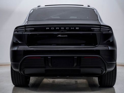 Certified 2025 Porsche Macan Electric image 10