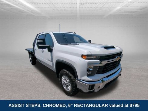 Used 2024 Chevrolet Silverado 2500 LT w/ Convenience Package AWD/4WD image 4