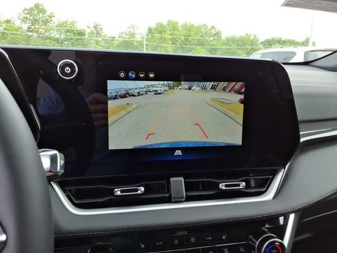 Used 2026 Chevrolet Equinox LT w/ Convenience Package II FWD image 13