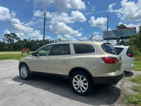 Used 2011 Buick Enclave CXL FWD image 1
