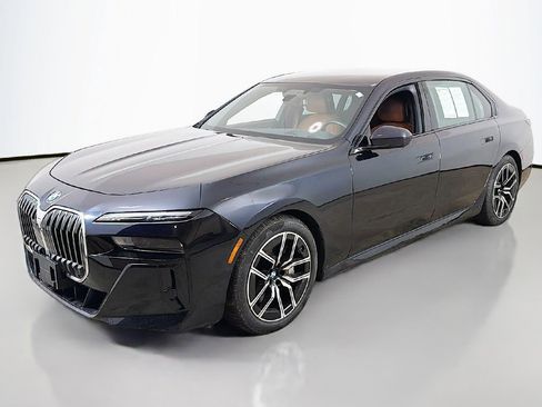Used 2023 BMW 760i xDrive w/ Executive Package AWD/4WD image 12