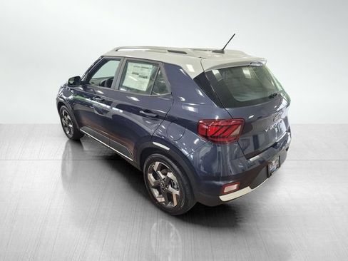Used 2025 Hyundai Venue Limited FWD image 8