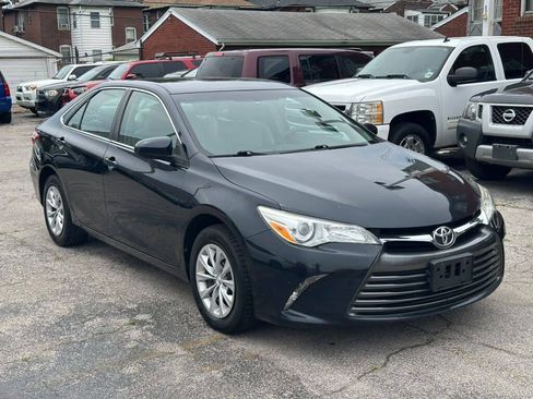 Used 2015 Toyota Camry LE FWD image 1
