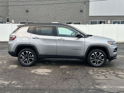 Certified 2022 Jeep Compass Limited image 2