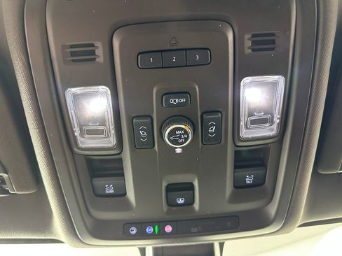 Used 2021 GMC Yukon Denali w/ Denali Premium Package AWD/4WD image 19