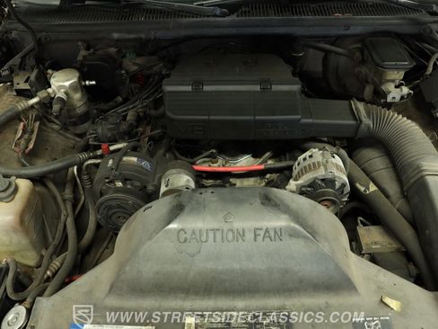 Used 1992 Oldsmobile Custom Cruiser RWD image 3