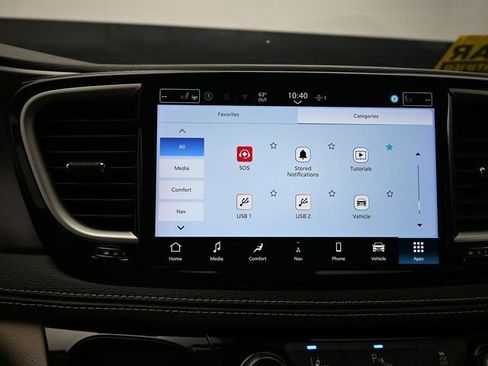 Used 2024 Chrysler Pacifica Select image 35