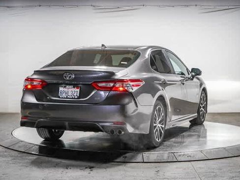 Certified 2020 Toyota Camry SE image 5