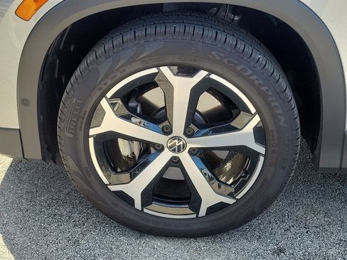 Certified 2026 Volkswagen Tiguan SE AWD/4WD image 9
