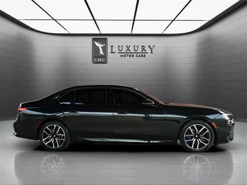 Used 2023 BMW 760i xDrive w/ Executive Package image 4