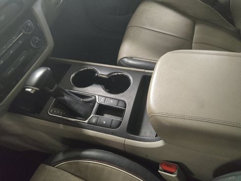 Used 2019 Kia Sedona EX FWD image 26