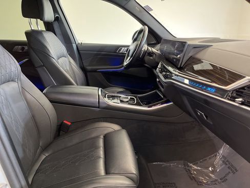 Used 2025 BMW X5 xDrive50e image 12