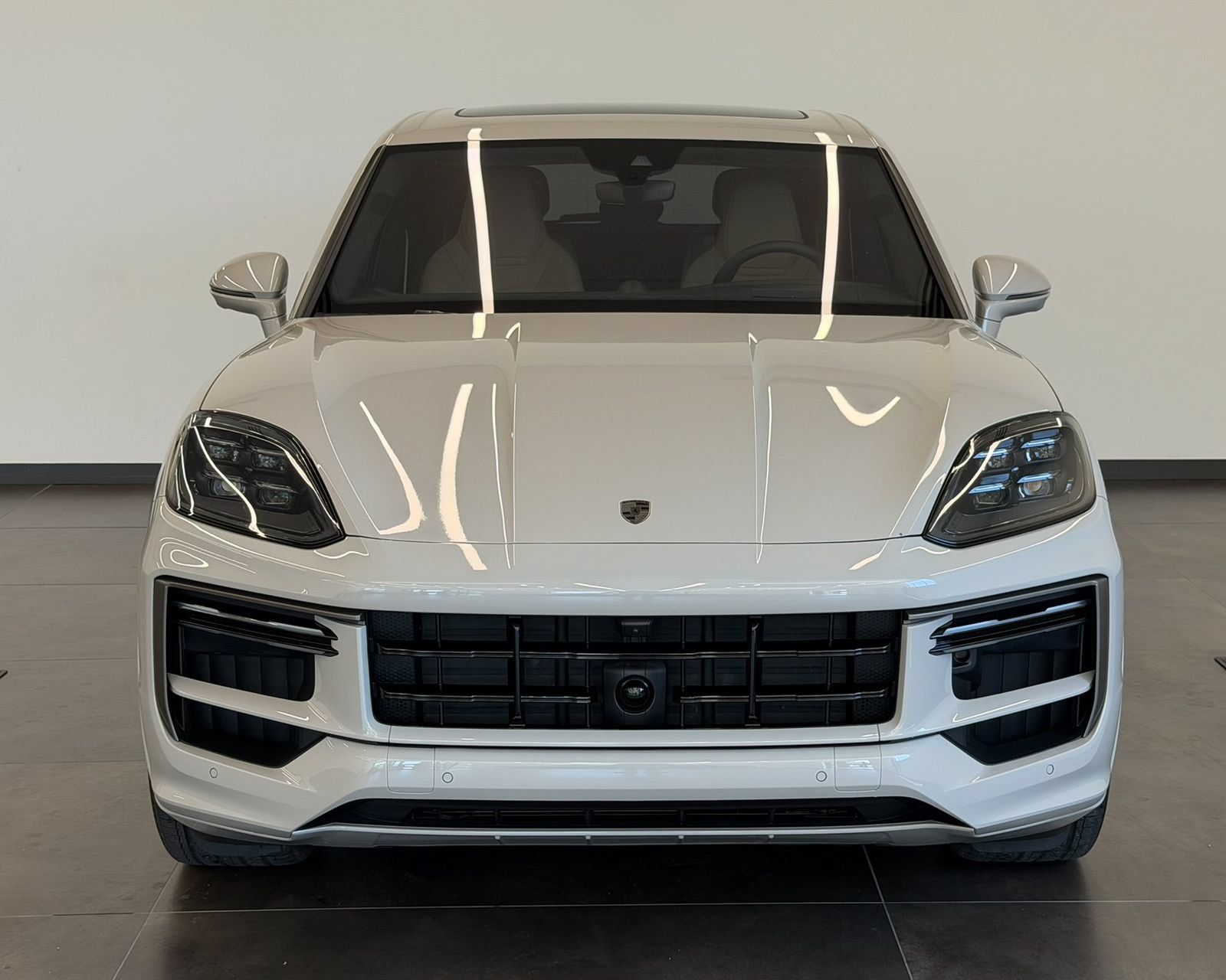 Used 2025 Porsche Cayenne Turbo AWD/4WD image 2