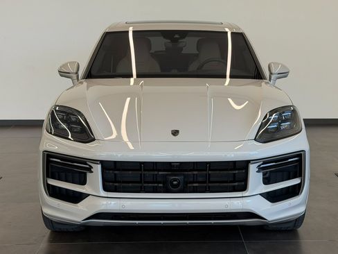 Used 2025 Porsche Cayenne Turbo AWD/4WD image 2