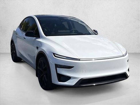 Used 2026 Tesla Model Y Performance AWD/4WD image 3