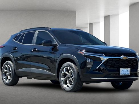 New 2026 Chevrolet Trax LT w/ LT Convenience Package FWD image 2