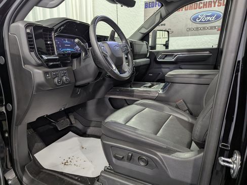 Used 2025 Chevrolet Silverado 2500 LTZ w/ LTZ Plus Package AWD/4WD image 18