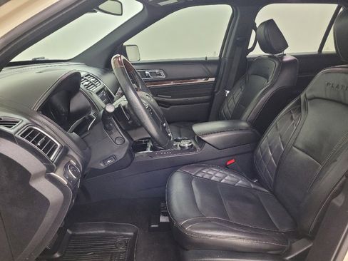 Used 2018 Ford Explorer Platinum image 17