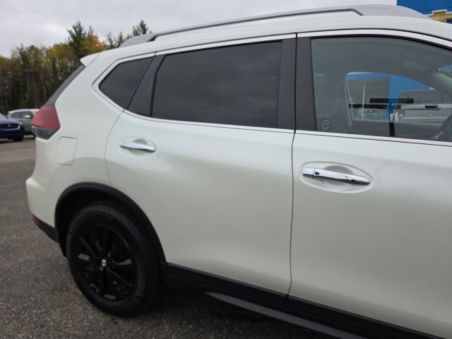 Used 2018 Nissan Rogue SV FWD image 12