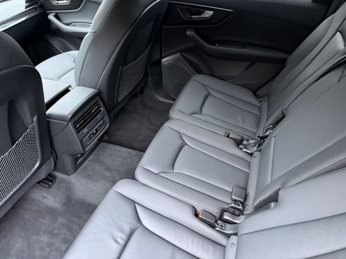 Used 2025 Audi Q7 3.0T Premium w/ Convenience Package image 4