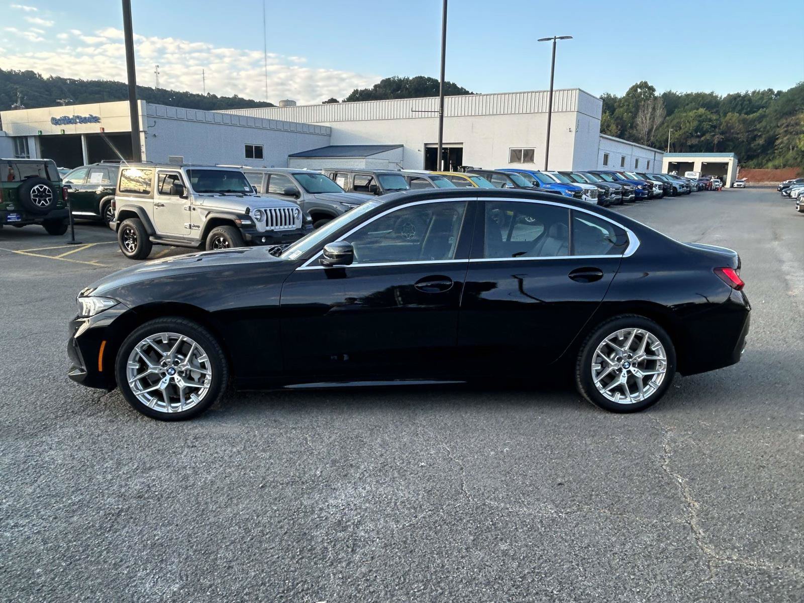 Used 2026 BMW 330i xDrive Sedan AWD/4WD image 4