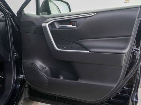 Used 2020 Toyota RAV4 XLE Premium AWD/4WD image 9