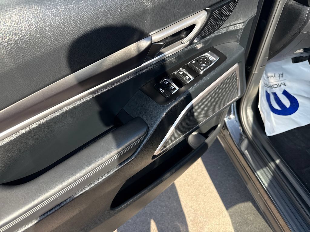 Used 2025 Kia Telluride S AWD/4WD image 11