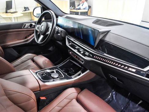 Used 2024 BMW X5 xDrive40i w/ M Sport Package AWD/4WD image 19