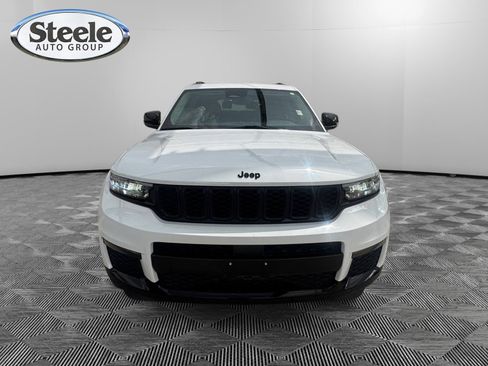 Used 2023 Jeep Grand Cherokee L Limited w/ Black Appearance Package AWD/4WD image 8