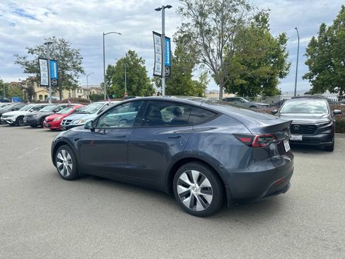 Used 2023 Tesla Model Y 2WD image 4