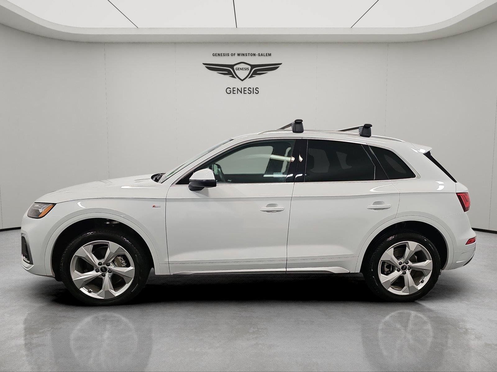 Used 2024 Audi Q5 2.0T Premium Plus w/ Premium Plus Package AWD/4WD image 2