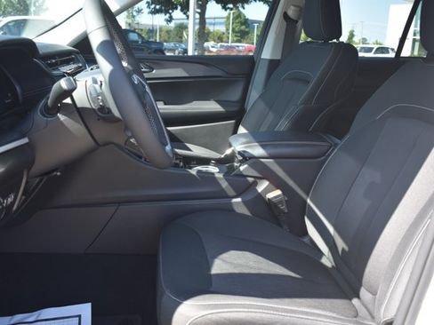 Used 2023 Jeep Grand Cherokee Laredo w/ Luxury Tech Group I RWD image 14