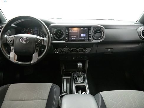 Used 2020 Toyota Tacoma TRD Sport AWD/4WD image 28