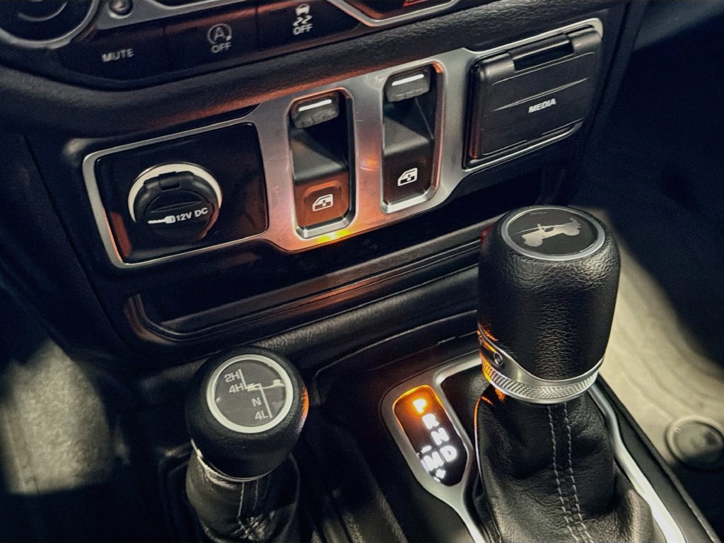 Used 2024 Jeep Wrangler Sport AWD/4WD image 18