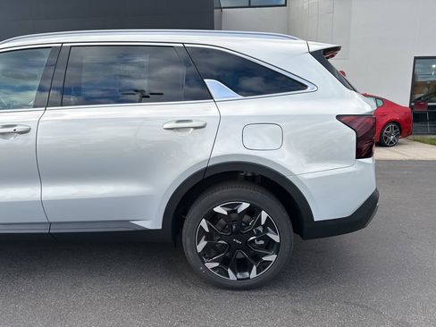 New 2026 Kia Sorento EX AWD/4WD image 10