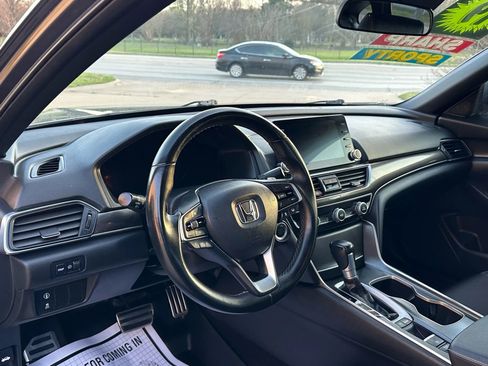 Used 2019 Honda Accord Sport image 9