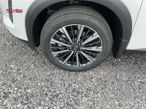 New 2026 Nissan Pathfinder Platinum w/ Cargo Package FWD image 8