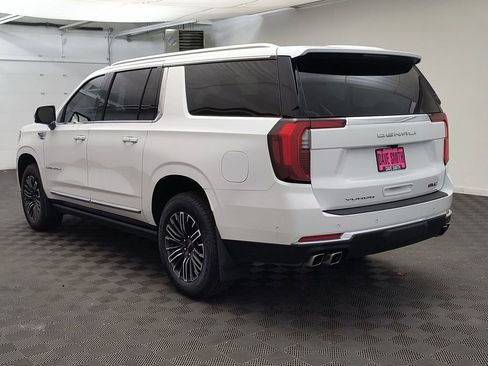 Used 2025 GMC Yukon XL Denali w/ Sun & Power Step Package image 3