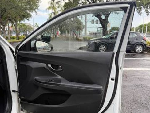 Used 2019 Hyundai Veloster 2.0 Premium FWD image 16